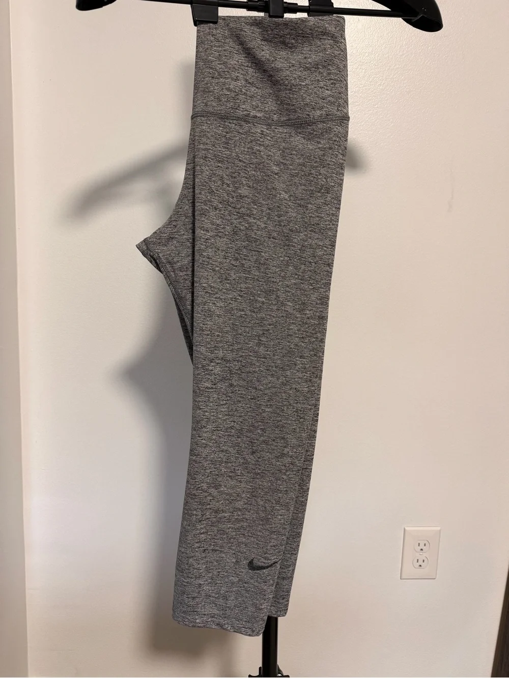 Nike Women's Heather Grey Cropped Leggings